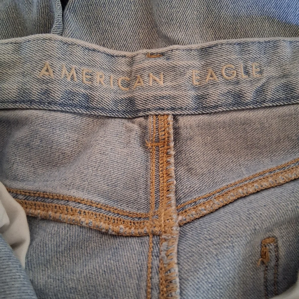AMERICAN EAGLE CURVY MOM JEANS SIZE 8